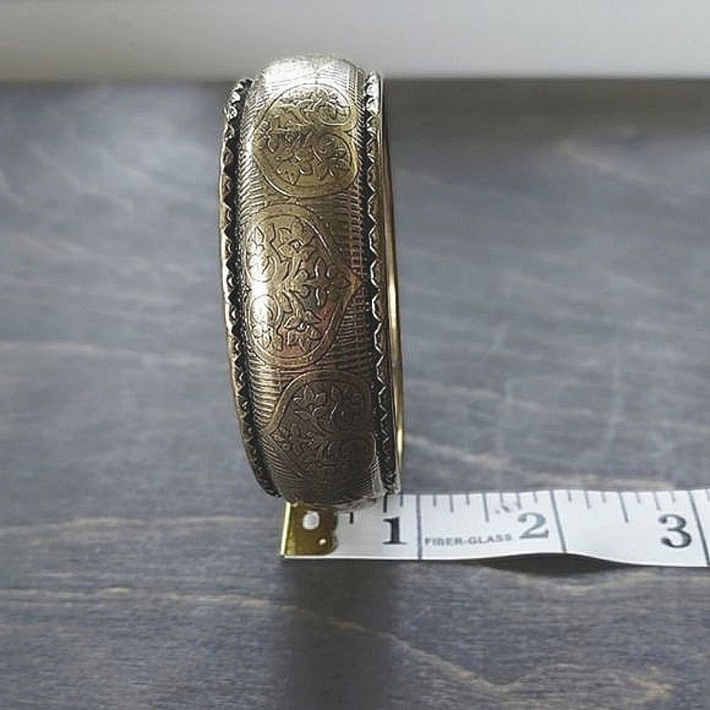 Vtg brass plated patterned rounded bangle - Picture 4 of 6